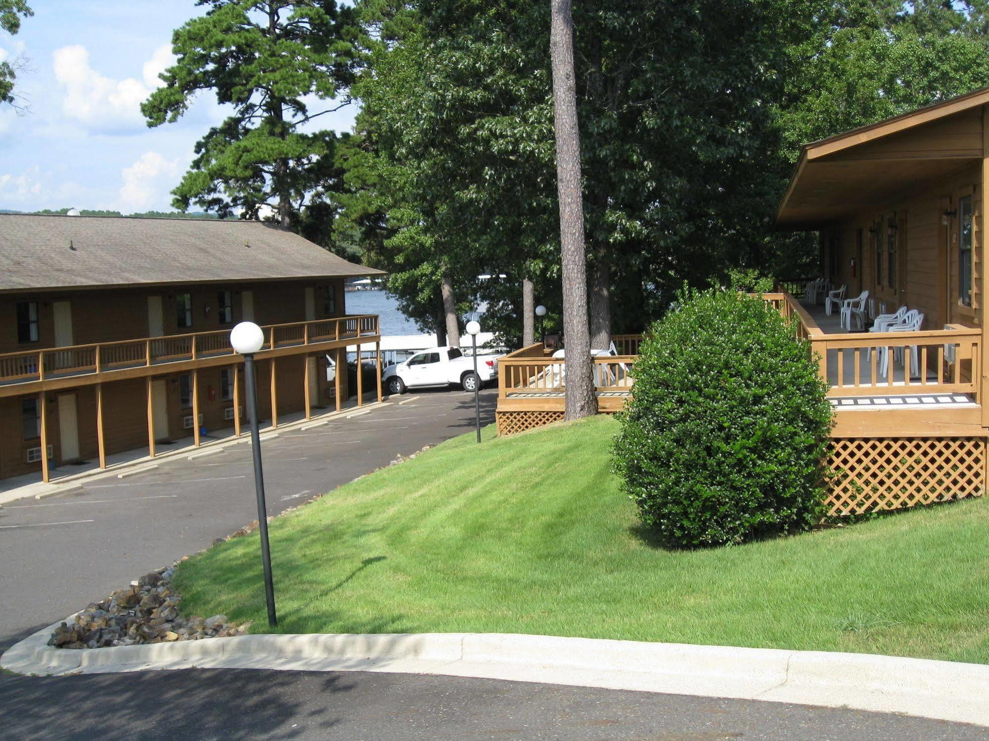 Country Inn Lake Resort Hot Springs Exterior photo